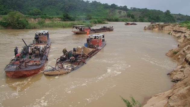 Biên[-]Hòa[-]lắp[-]camera[-]giám[-]sát,[-]ngăn[-]chặn[-]khai[-]thác[-]cát[-]trái[-]phép